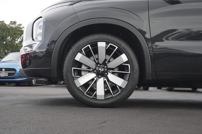 2025 Mitsubishi Outlander VRX 4WD image 4