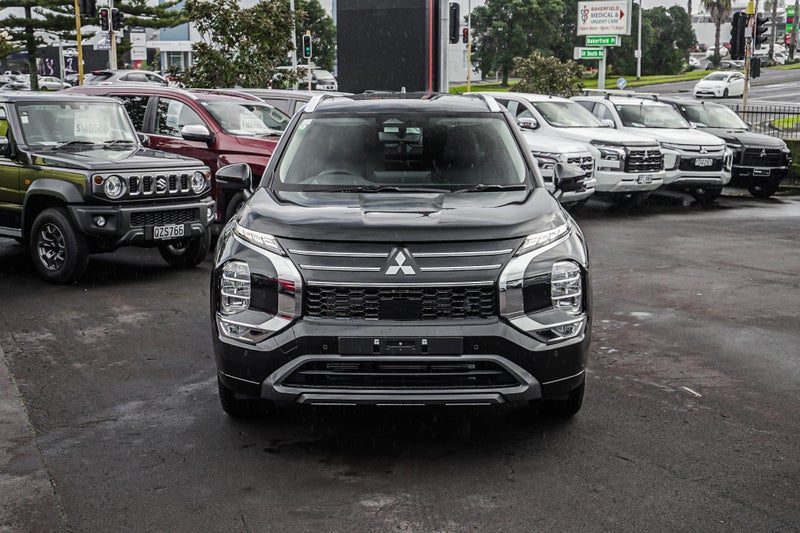 2025 Mitsubishi Outlander VRX 4WD image 5