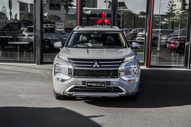 2025 Mitsubishi Outlander VRX 4WD image 4