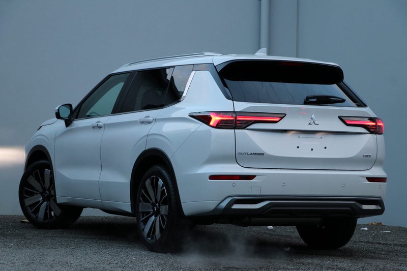 2025 Mitsubishi Outlander VRX 4WD (S-AWC) 2.5P image 2
