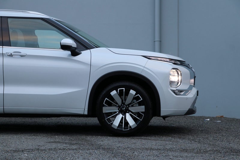 2025 Mitsubishi Outlander VRX 4WD (S-AWC) 2.5P image 4