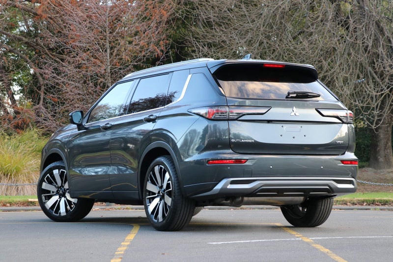 2025 Mitsubishi Outlander VRX 4WD (S-AWC) image 2