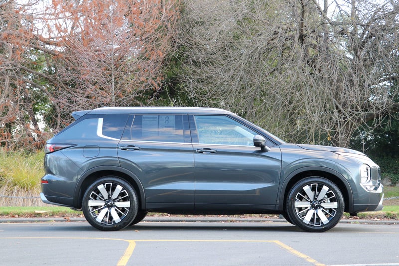 2025 Mitsubishi Outlander VRX 4WD (S-AWC) image 3