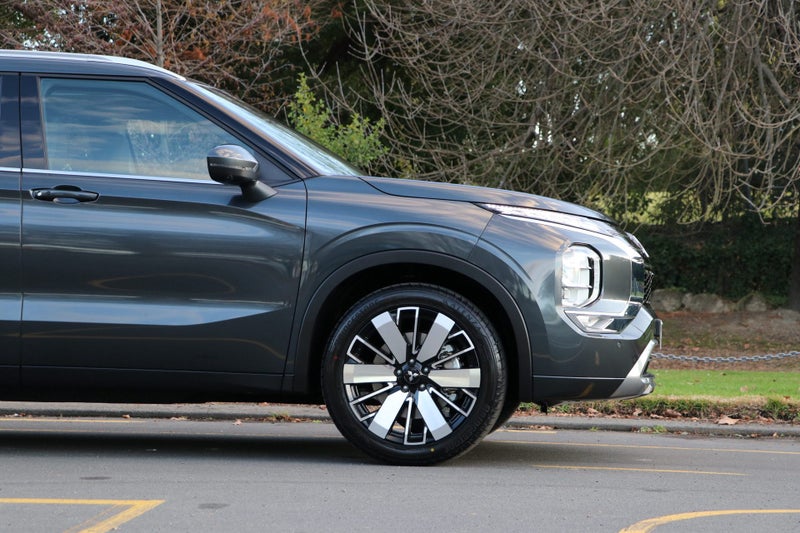 2025 Mitsubishi Outlander VRX 4WD (S-AWC) image 4