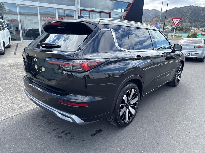 2025 Mitsubishi Outlander VRX image 4