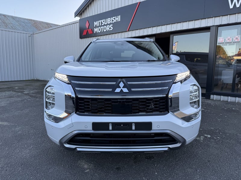 2025 Mitsubishi Outlander Vrx image 4