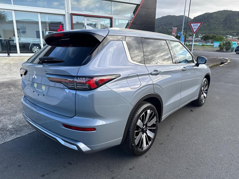 2025 Mitsubishi Outlander VRX image 4