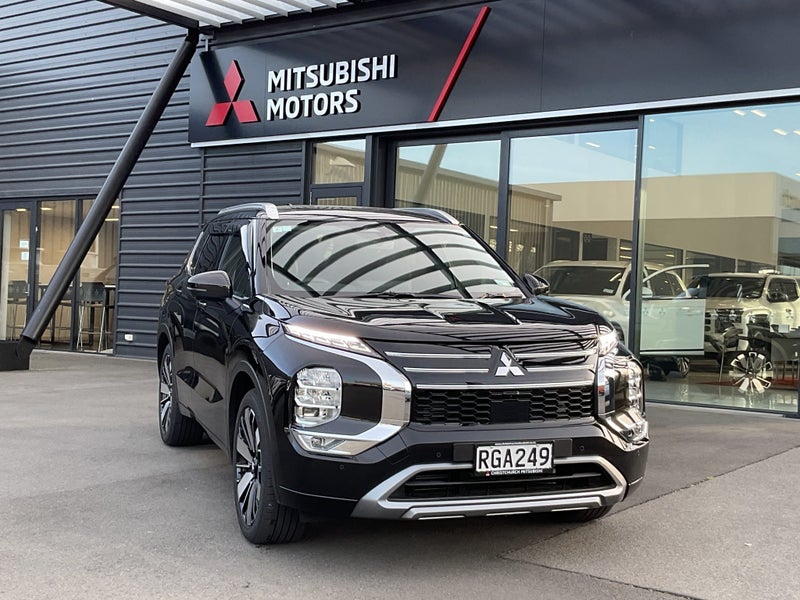 2025 Mitsubishi Outlander VRX AWD 7 seat SUV image 1