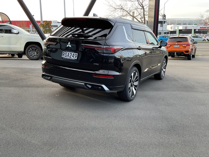 2025 Mitsubishi Outlander VRX AWD 7 seat SUV image 4