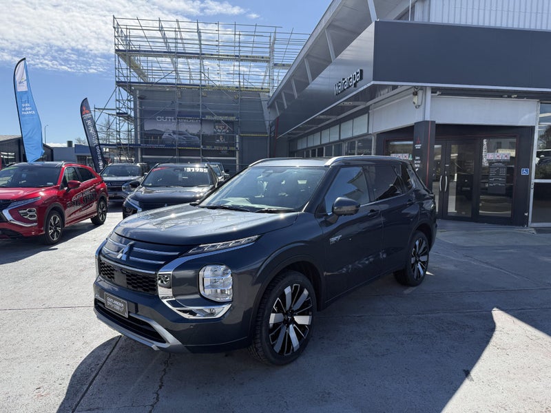 2025 Mitsubishi Outlander VRX PHEV 4WD image 2