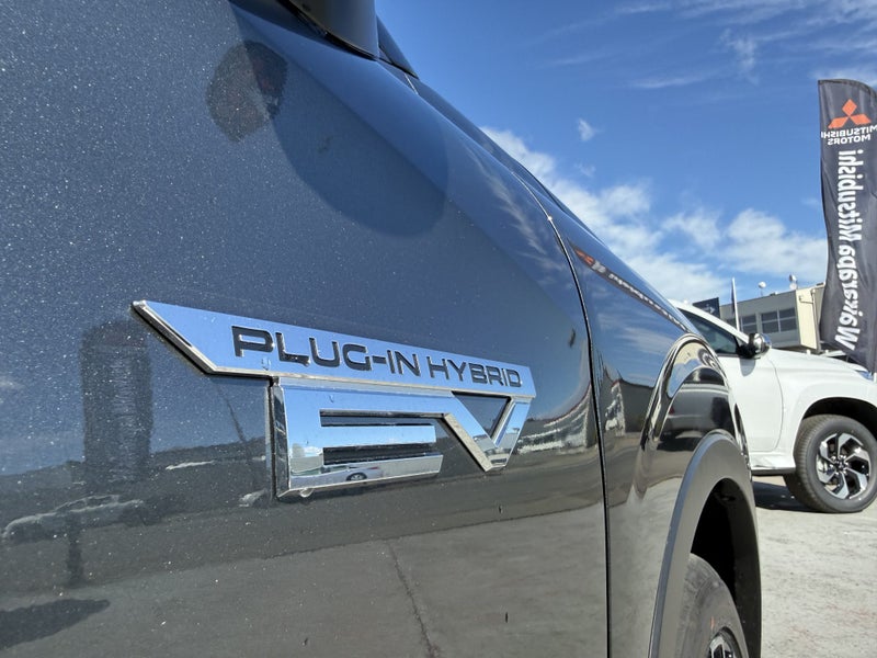 2025 Mitsubishi Outlander VRX PHEV 4WD image 5