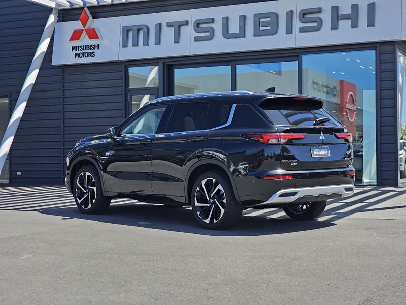 2025 Mitsubishi Outlander VRX PHEV 4WD image 3