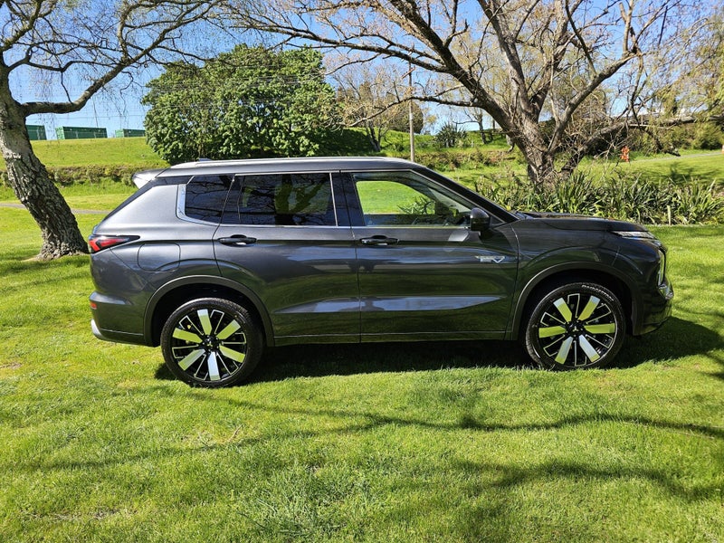 2025 Mitsubishi Outlander VRX PHEV/4WD/AT image 2