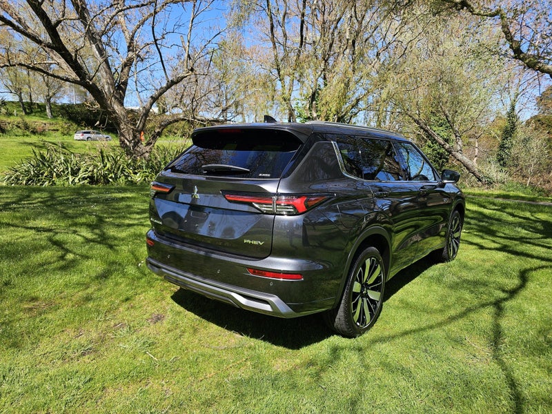 2025 Mitsubishi Outlander VRX PHEV/4WD/AT image 3
