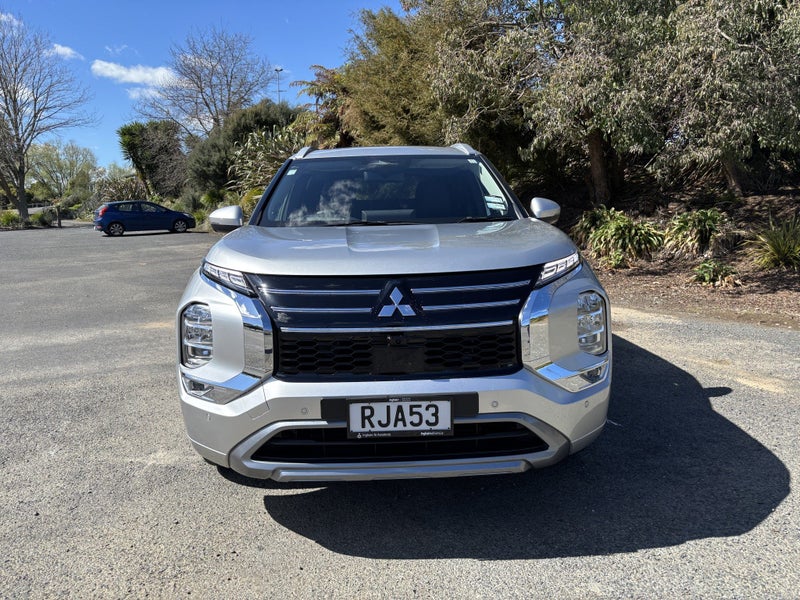 2025 Mitsubishi Outlander VRX PHEV/4WD/AT AUTO... image 2