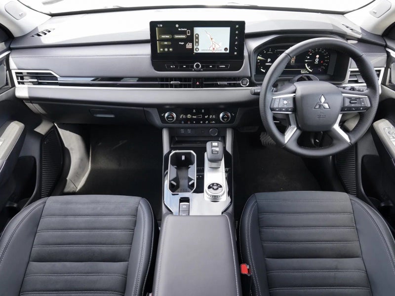 2025 Mitsubishi Outlander XLS 2.5 4x4 auto image 3