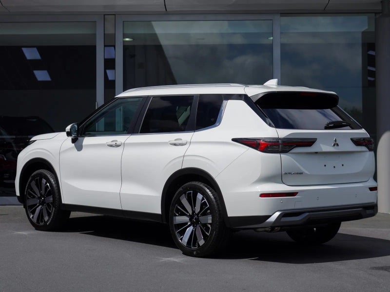 2025 Mitsubishi Outlander XLS 2.5 4x4 auto image 4