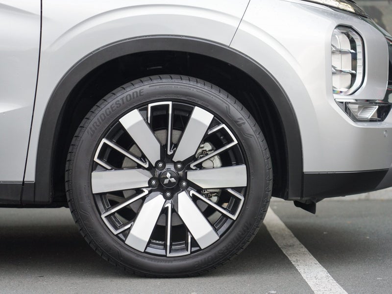 2025 Mitsubishi Outlander XLS 2.5 PETROL 2WD 7... image 5