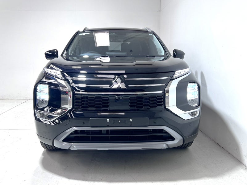 2025 Mitsubishi Outlander XLS 2.5 PETROL 4WD 7... image 2