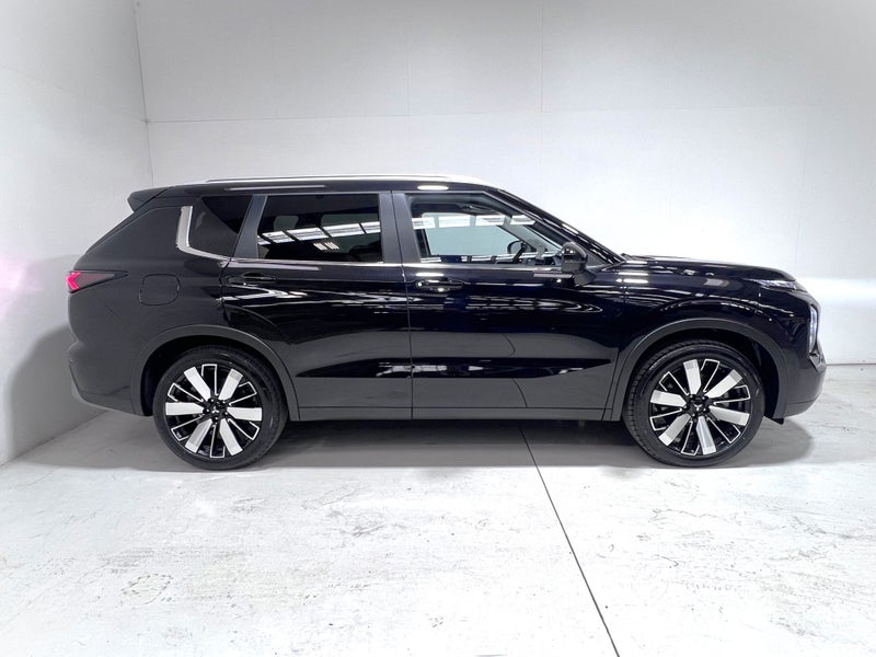 2025 Mitsubishi Outlander XLS 2.5 PETROL 4WD 7... image 3