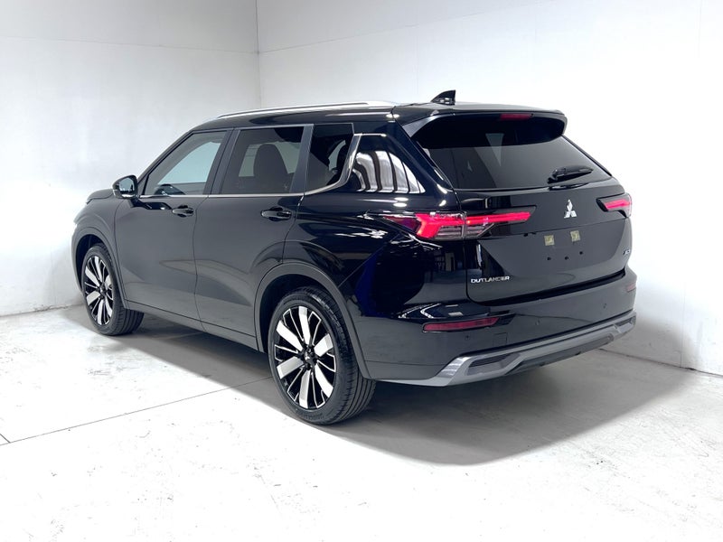 2025 Mitsubishi Outlander XLS 2.5 PETROL 4WD 7... image 5