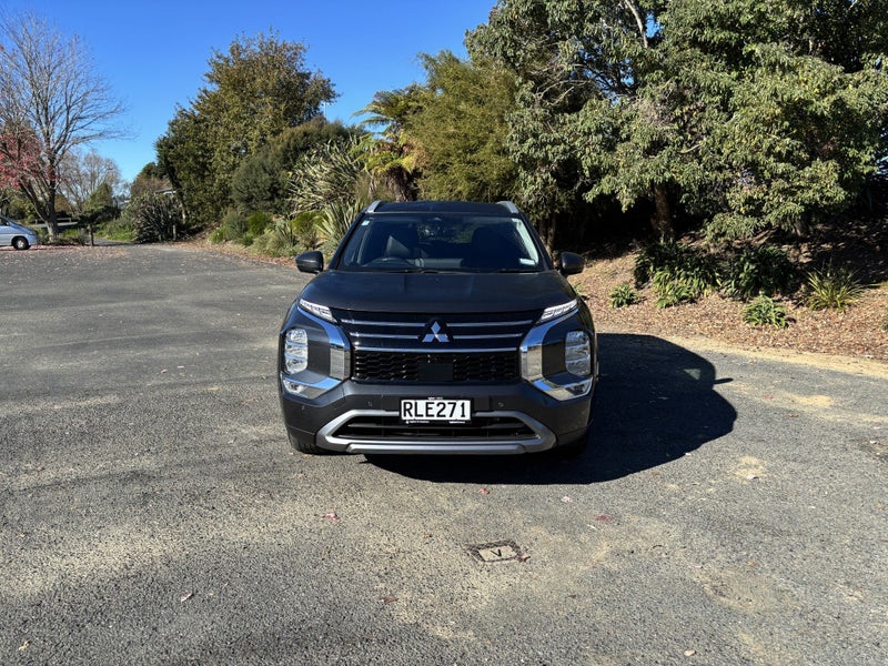 2025 Mitsubishi Outlander XLS 2.5P 4WD CVT 7 SE... image 2