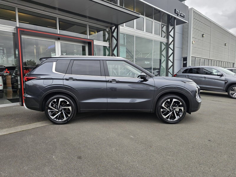 2025 Mitsubishi Outlander XLS 2.5P/CVT image 3