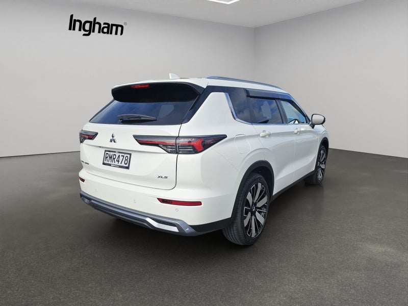 2025 Mitsubishi Outlander XLS 2.5P/CVT image 3