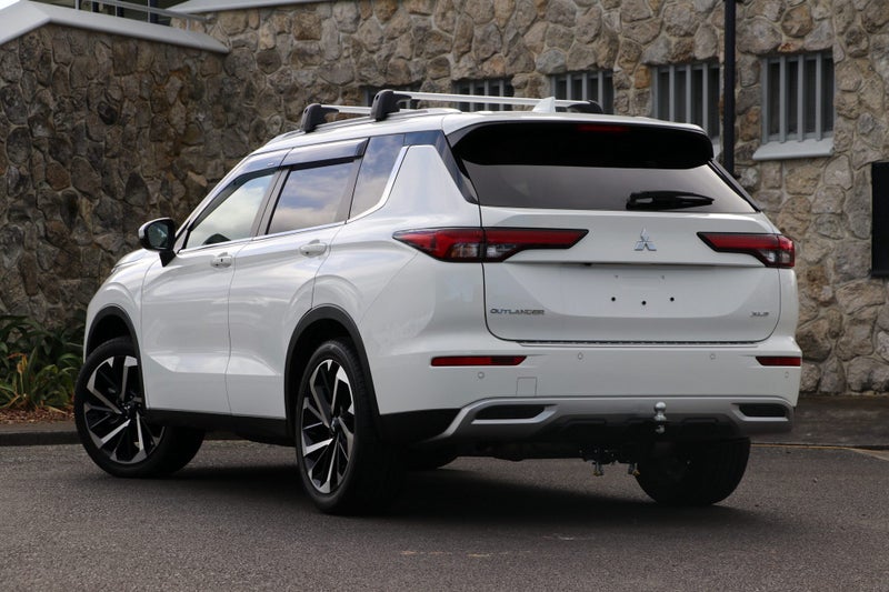 2025 Mitsubishi Outlander XLS 2WD 2.5P image 2