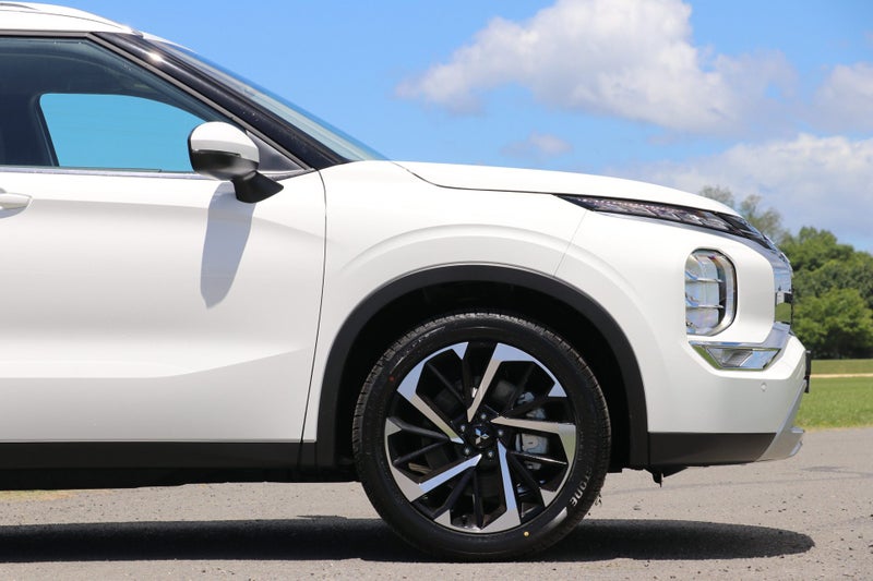 2025 Mitsubishi Outlander XLS 2WD 2.5P image 4