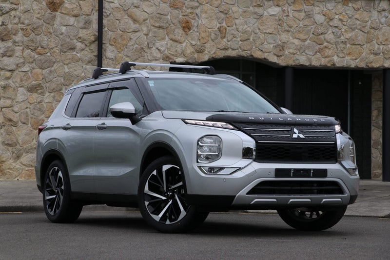 2025 Mitsubishi Outlander XLS 2WD 2.5P image 1