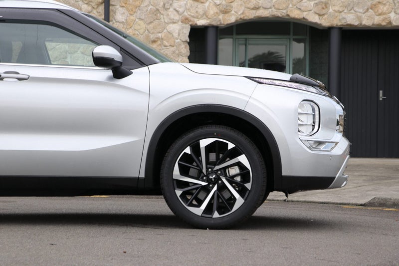 2025 Mitsubishi Outlander XLS 2WD 2.5P image 4