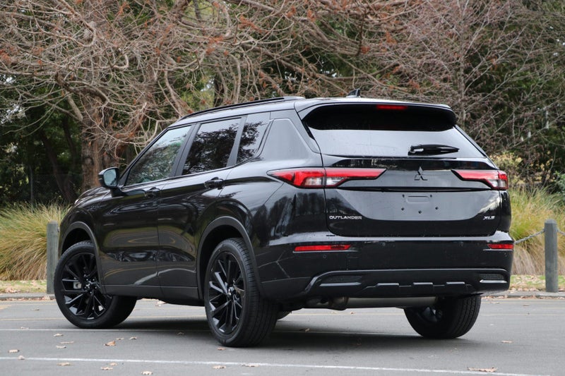 2025 Mitsubishi Outlander XLS 2WD 2.5P (BLACK OUT) image 2