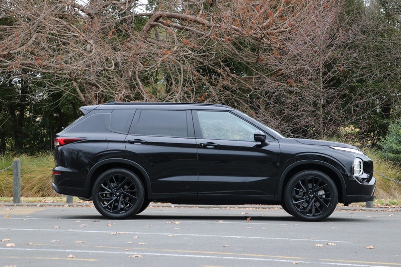 2025 Mitsubishi Outlander XLS 2WD 2.5P (BLACK OUT) image 3