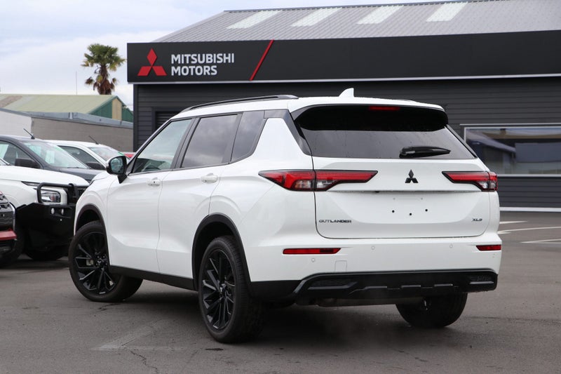 2025 Mitsubishi Outlander XLS 2WD 2.5P (BLACK OUT) image 2