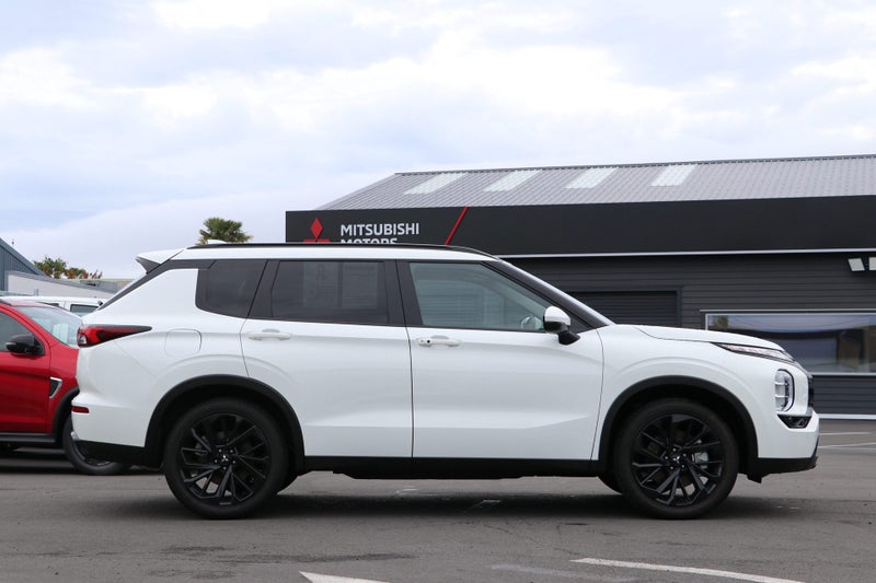 2025 Mitsubishi Outlander XLS 2WD 2.5P (BLACK OUT) image 3