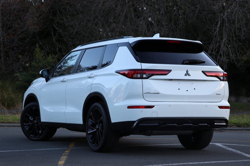 2025 Mitsubishi Outlander XLS 2WD 2.5P (BLACK OUT) image 2