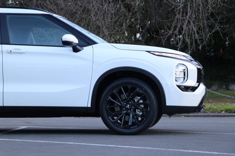 2025 Mitsubishi Outlander XLS 2WD 2.5P (BLACK OUT) image 4