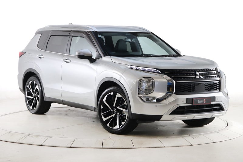 2025 Mitsubishi Outlander XLS 2WD image 3