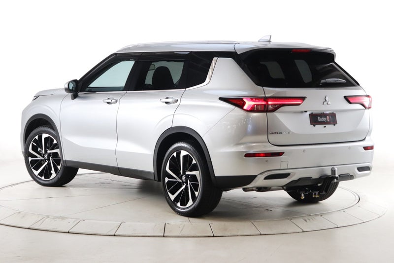 2025 Mitsubishi Outlander XLS 2WD image 4
