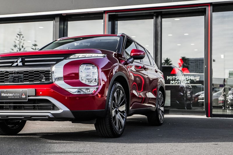 2025 Mitsubishi Outlander XLS 2WD image 3