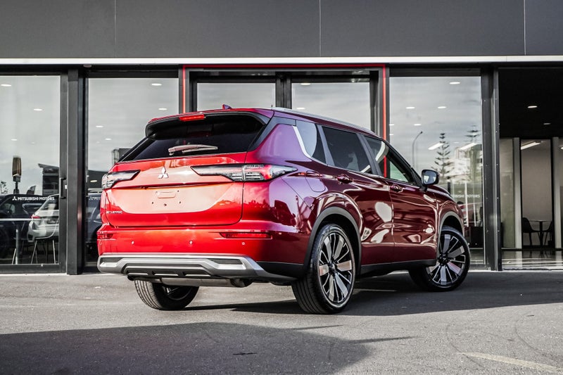 2025 Mitsubishi Outlander XLS 2WD image 4