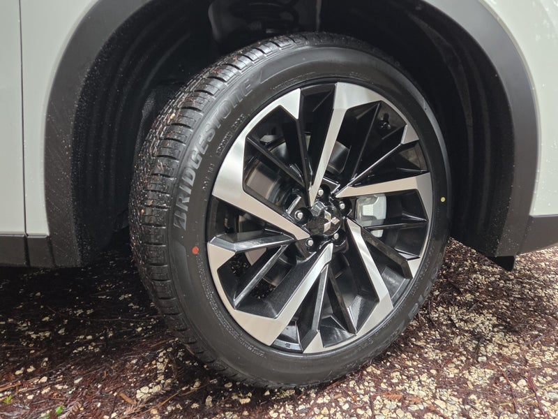 2025 Mitsubishi Outlander XLS 2WD Prereg image 4