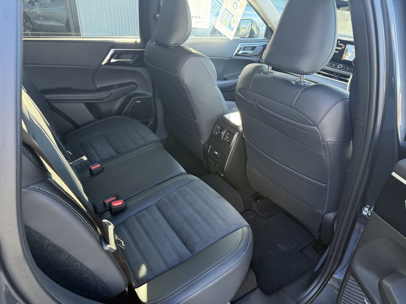 2025 Mitsubishi Outlander XLS image 5