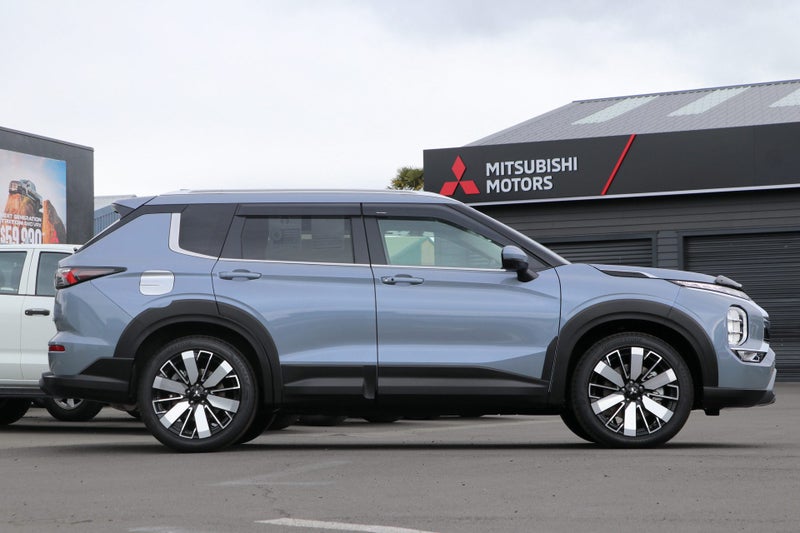 2025 Mitsubishi Outlander XLS 4WD 2.5P (S-AWC) image 3