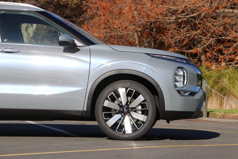 2025 Mitsubishi Outlander XLS 4WD 2.5P (S-AWC) image 4