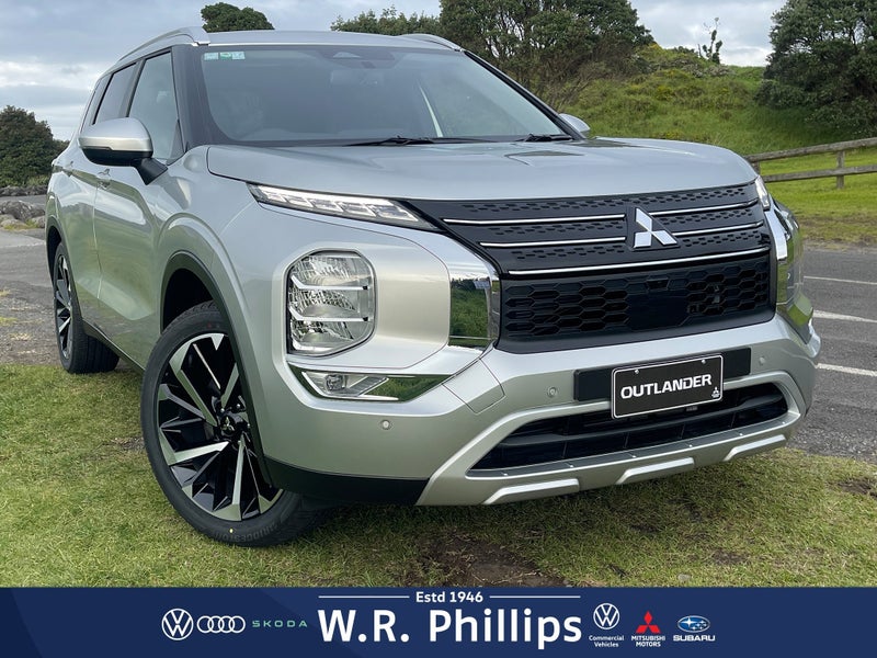2025 Mitsubishi Outlander XLS 4WD image 1