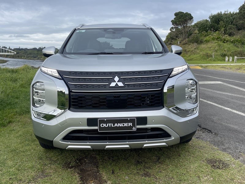 2025 Mitsubishi Outlander XLS 4WD image 3