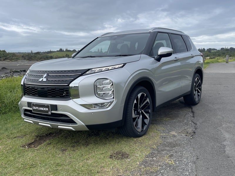 2025 Mitsubishi Outlander XLS 4WD image 4