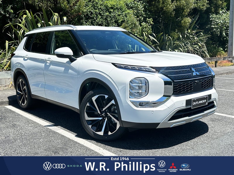 2025 Mitsubishi Outlander XLS 4WD image 1